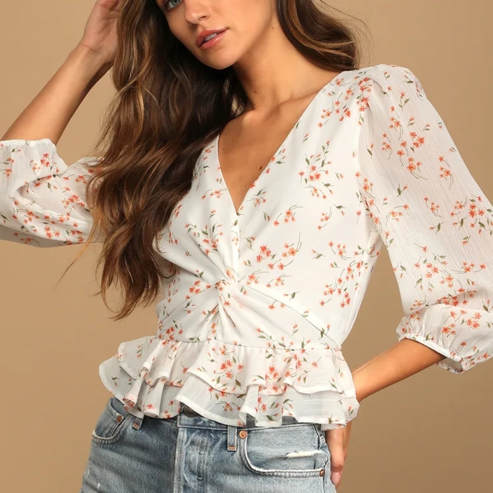 Lulu's Floral White Blouse with Ruffle Hem